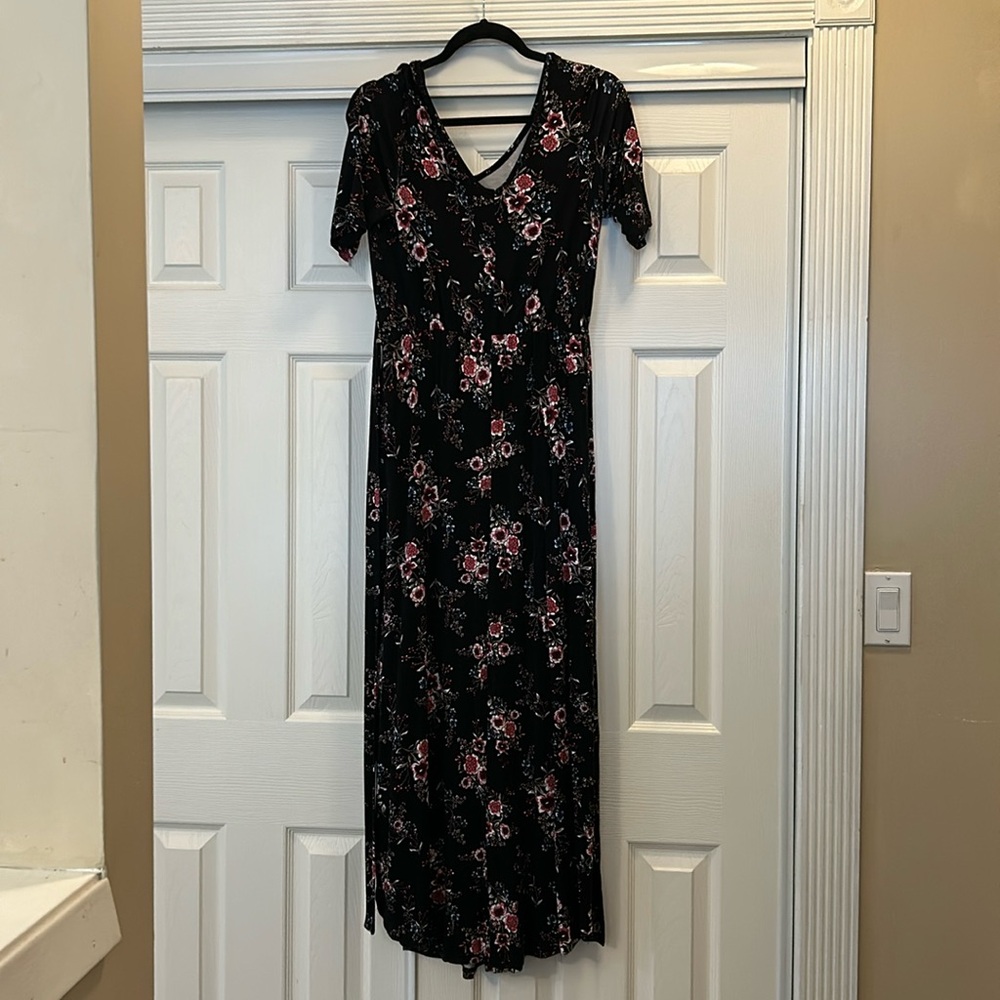 Latched mama starlett maxi. Front lift up nursing access. Size medium